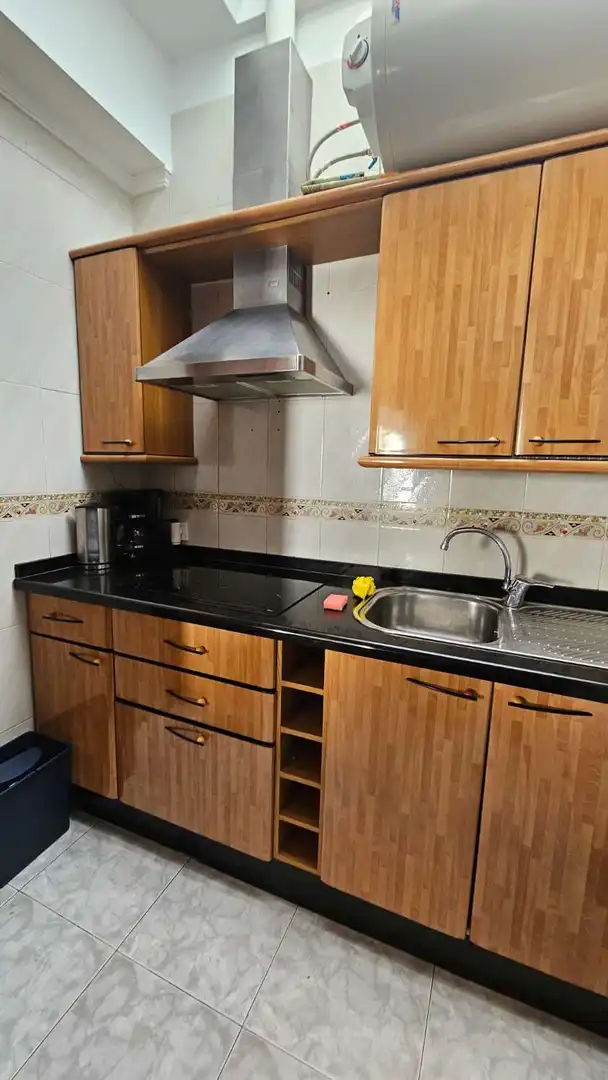 Cuina de Apartament de lloguer en Torremolinos amb Aire condicionat, Calefacció i Terrassa