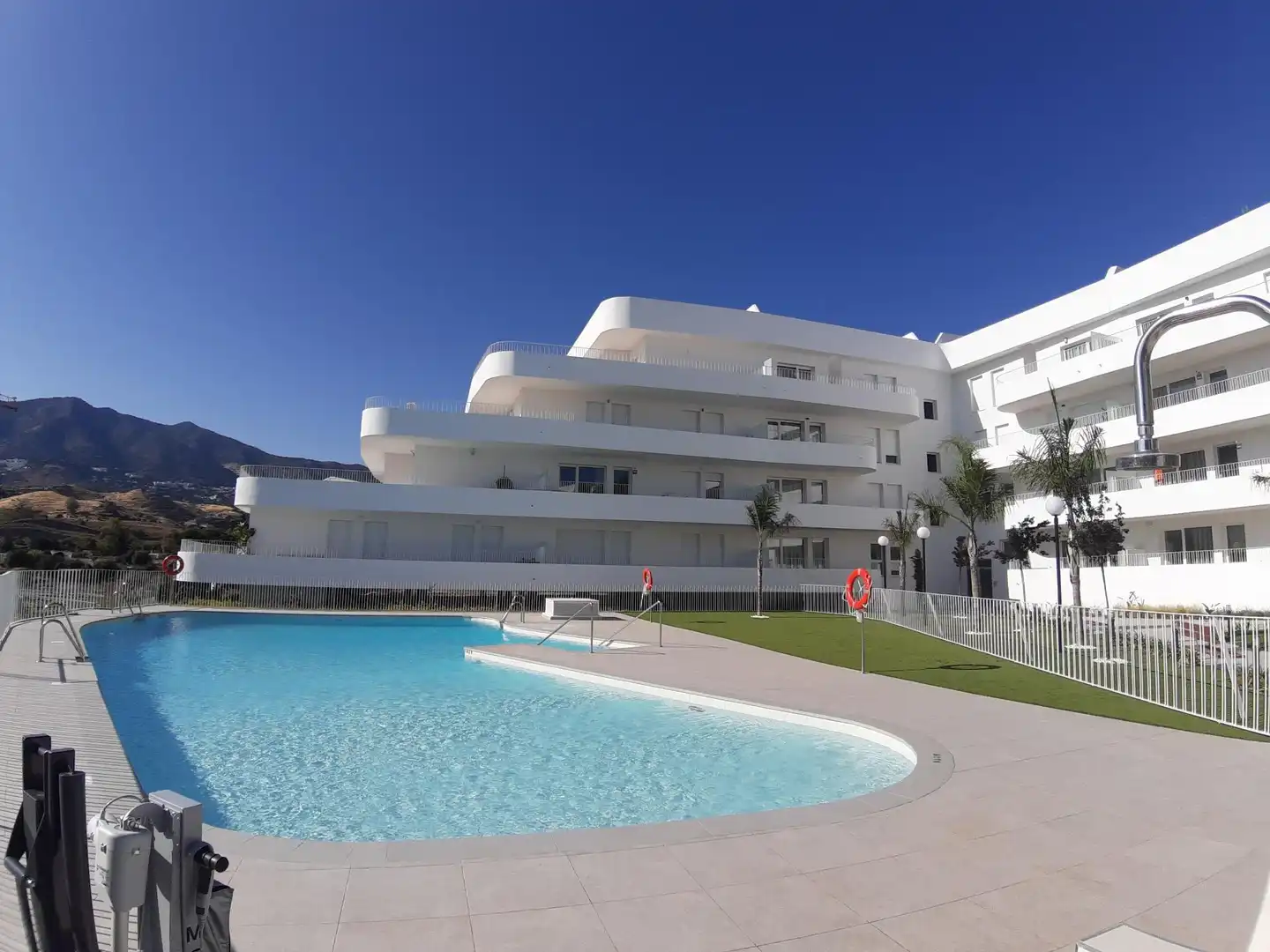 Vista exterior de Ático de alquiler en Fuengirola con Terraza, Trastero y Jacuzzi