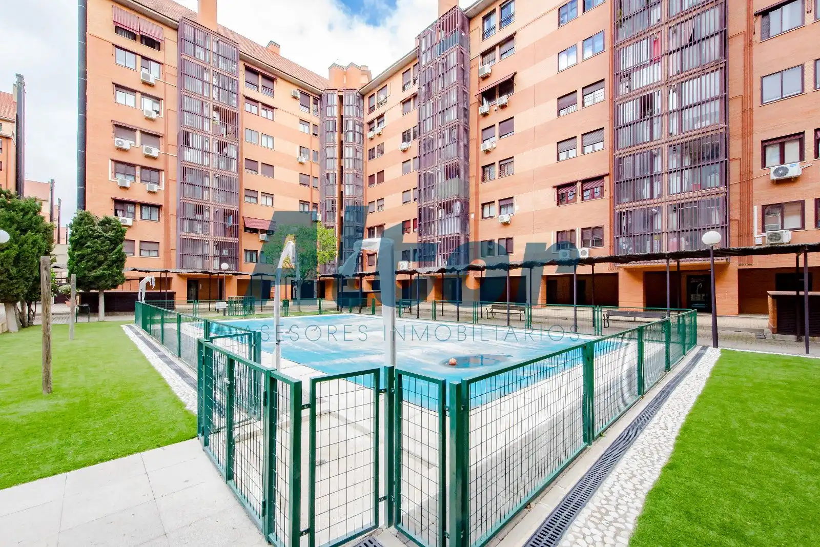 Exterior view of Flat for sale in Madrid  with Air Conditioner, Heating and Storage room