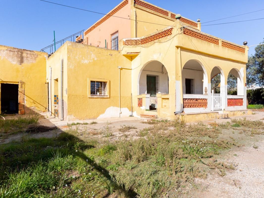 Vista exterior de Casa o xalet en venda en Castellón de la Plana / Castelló de la Plana amb Jardí privat, Terrassa i Traster