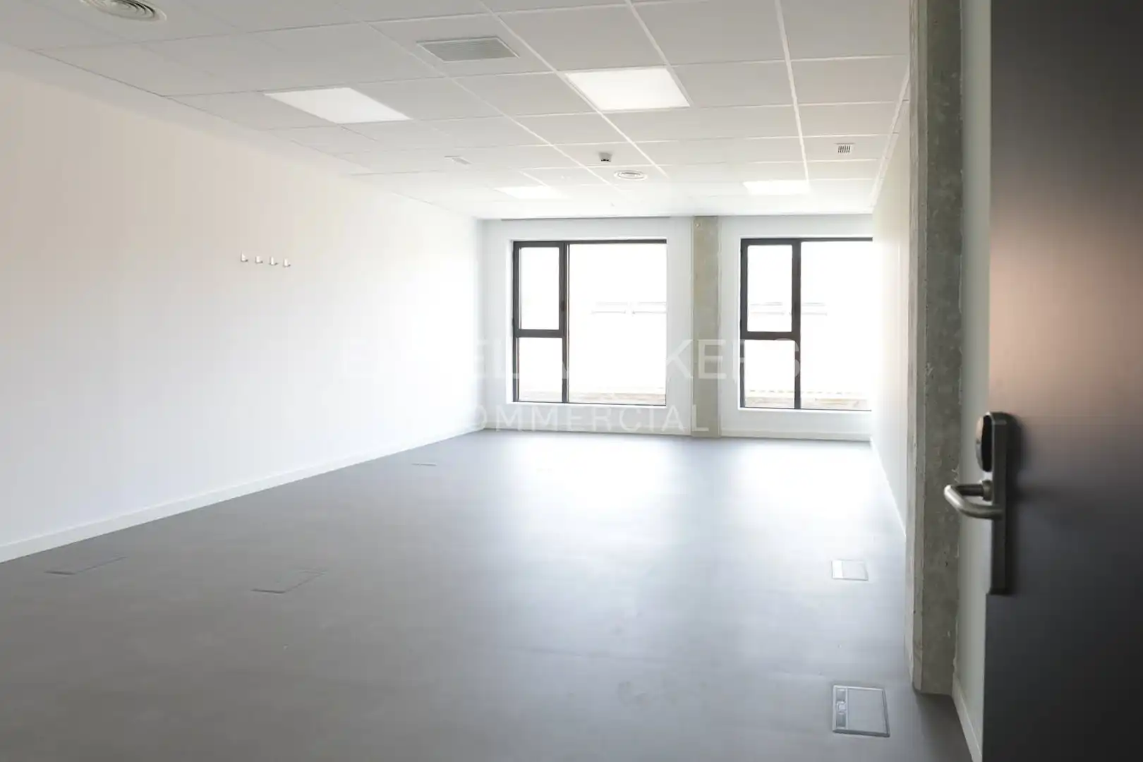 Büro zur Miete in Barcelona mit Klimaanlage, Terrasse und Möbliert