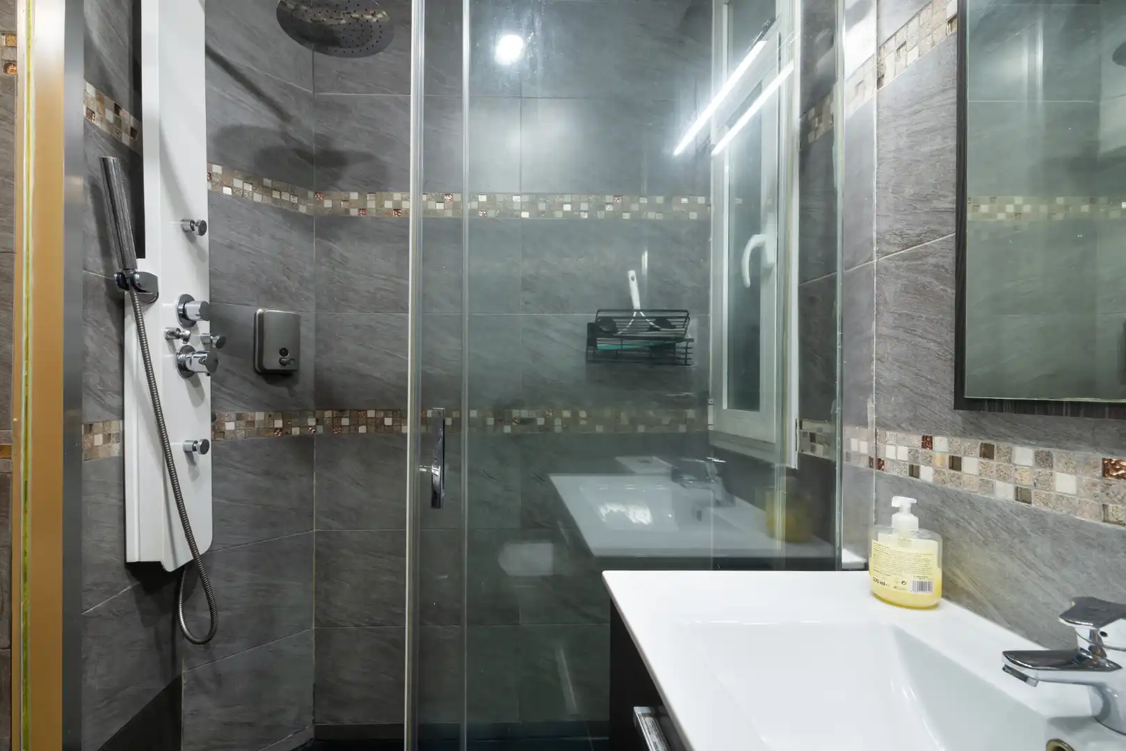 Bany de Apartament en venda en Madrid amb Aire condicionat, Calefacció i Moblat
