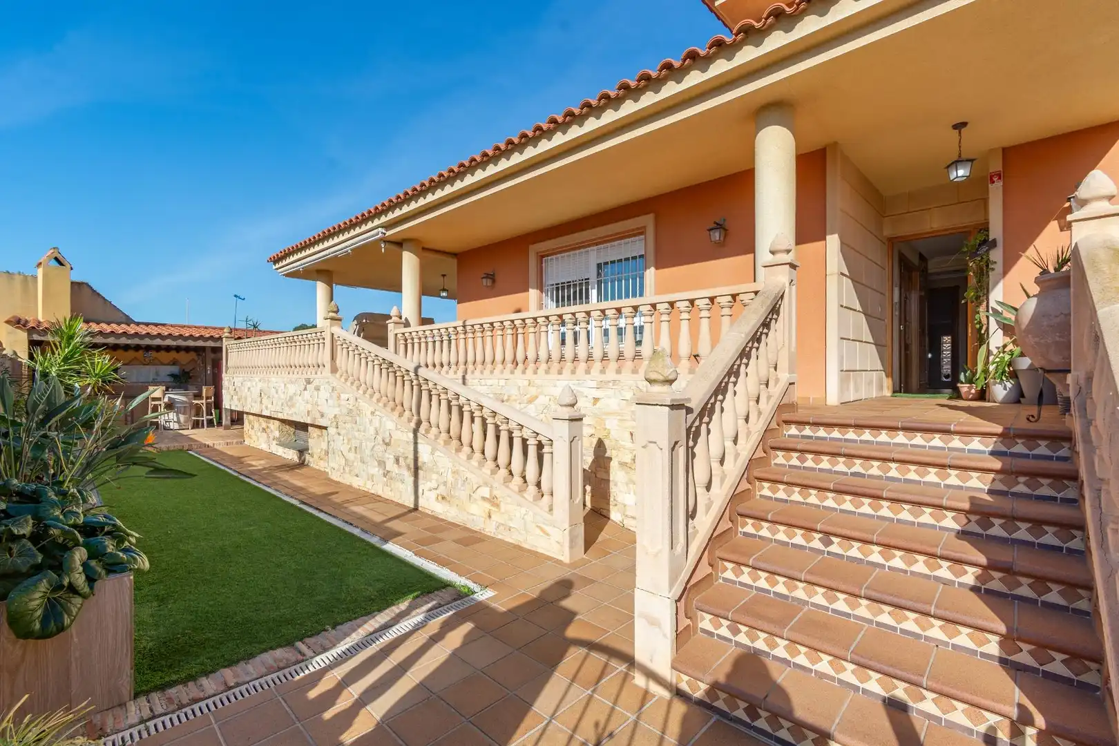Vista exterior de Casa o xalet en venda en La Unión amb Aire condicionat, Calefacció i Jardí privat