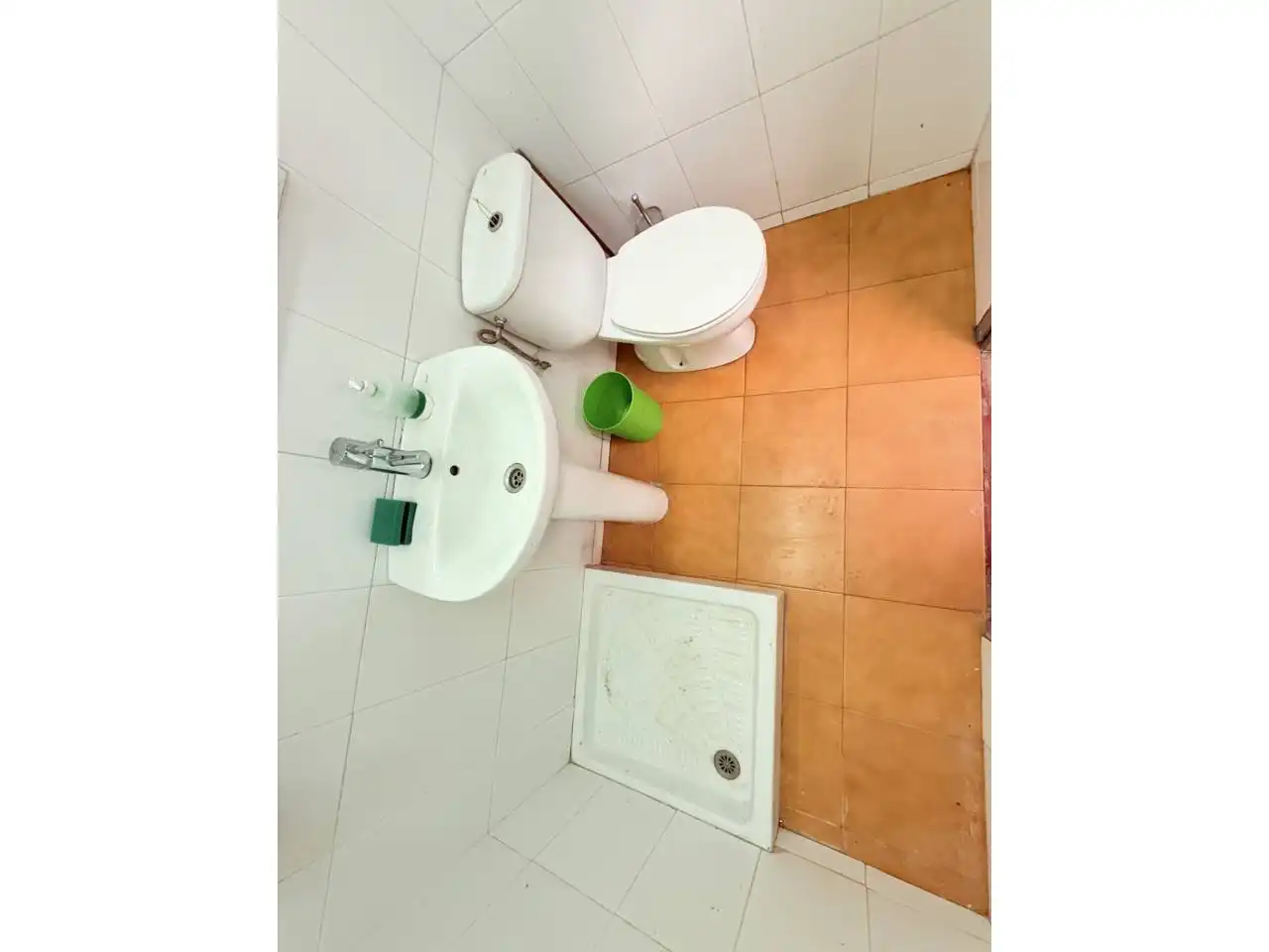 Baño de Nave industrial de alquiler en Riells i Viabrea