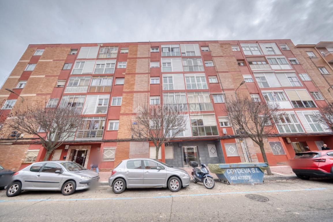 Vista exterior de Piso en venta en Valladolid Capital con Calefacción, Terraza y Amueblado