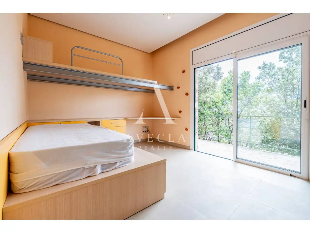 Schlafzimmer von Haus oder Chalet zum Verkauf in Cerdanyola del Vallès mit Klimaanlage, Heizung und Privatgarten