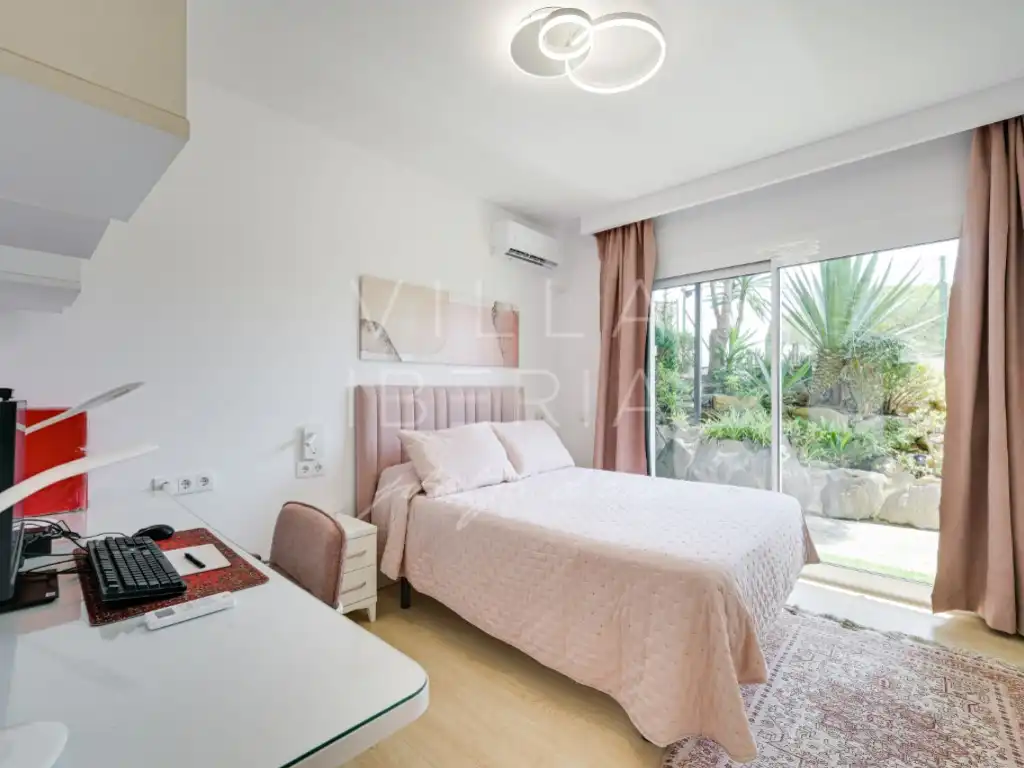 Habitación de Casa o chalet en venta en Castell d'Aro, Platja d'Aro i s'Agaró con Aire acondicionado, Calefacción y Jardín privado