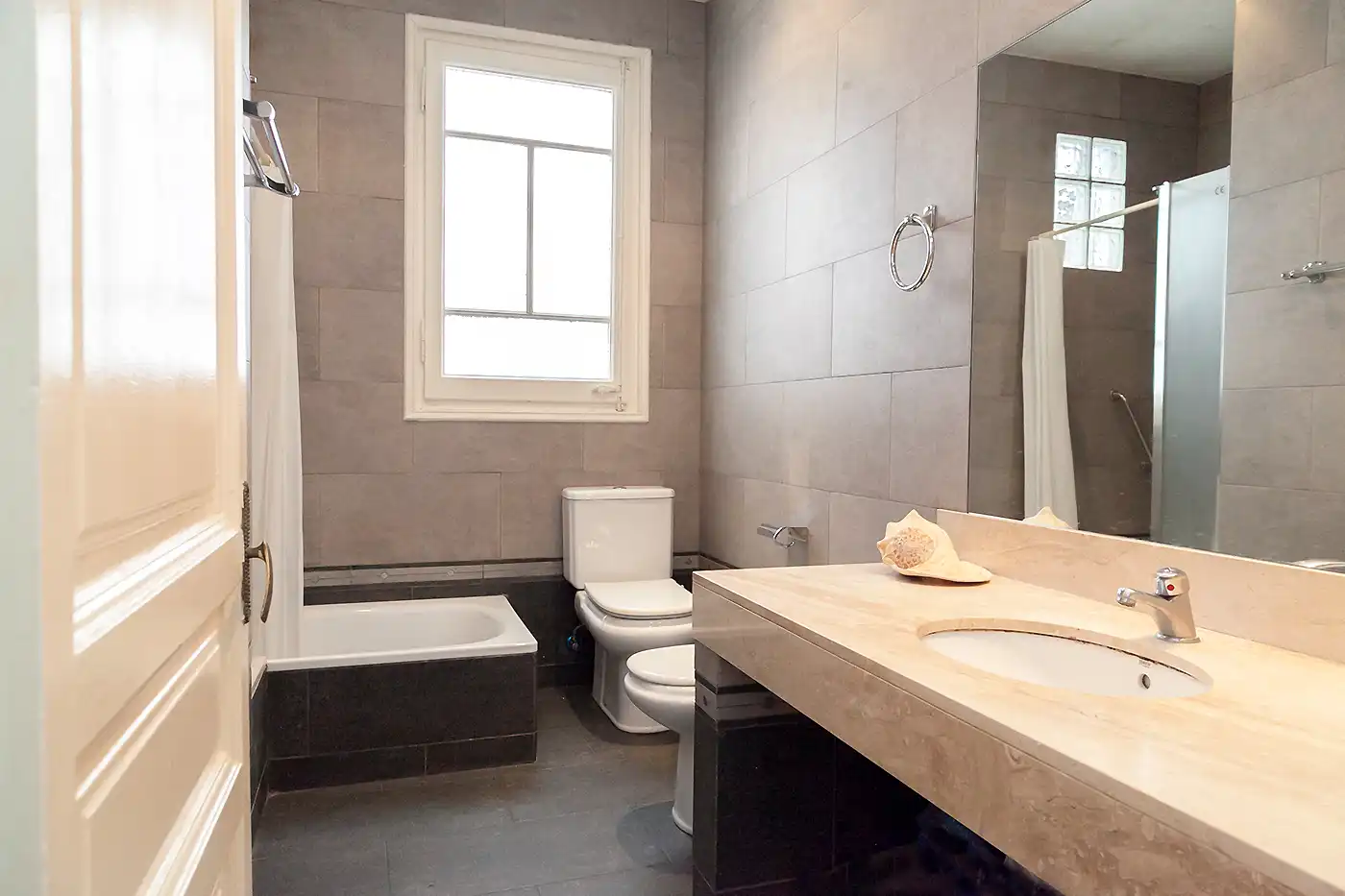 Baño de Piso en venta en Barcelona con Balcón
