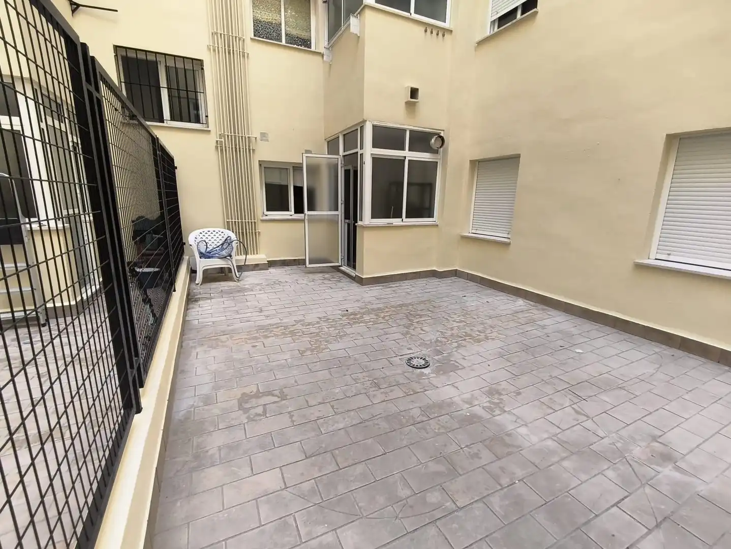 Terrasse von Wohnungen zum Verkauf in Fuengirola mit Klimaanlage, Heizung und Privatgarten