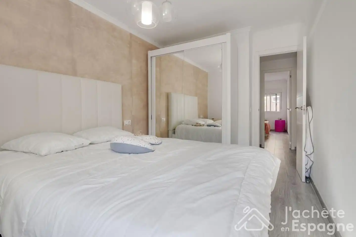 Bedroom of Flat for sale in Valencia  with Furnished and Balcony