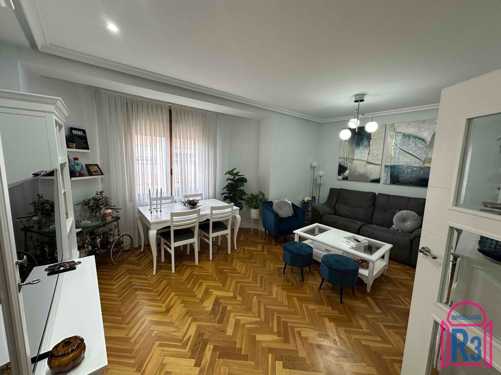 Sala de estar de Piso en venta en León Capital  con Calefacción y Trastero