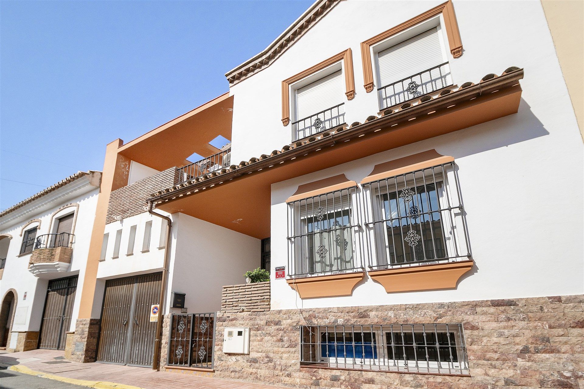 Vista exterior de Casa o xalet en venda en Cártama amb Aire condicionat, Jardí privat i Terrassa