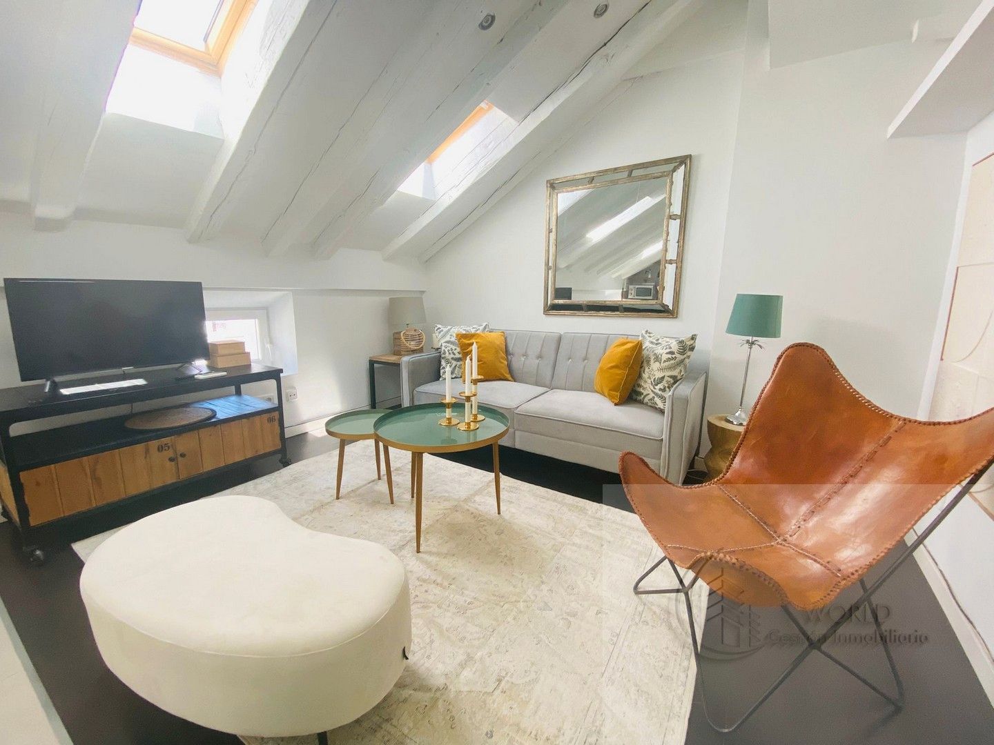 Sala d'estar de Apartament de lloguer en  Madrid Capital amb Aire condicionat, Calefacció i Moblat