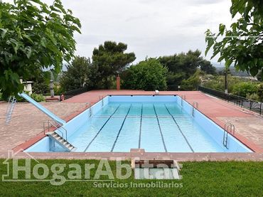 Villa con piscina in vendita a Borriol