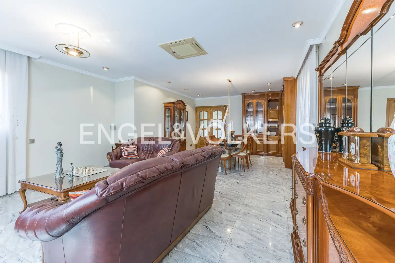 Sala de estar de Casa o chalet en venta en Molins de Rei con Aire acondicionado, Calefacción y Jardín privado