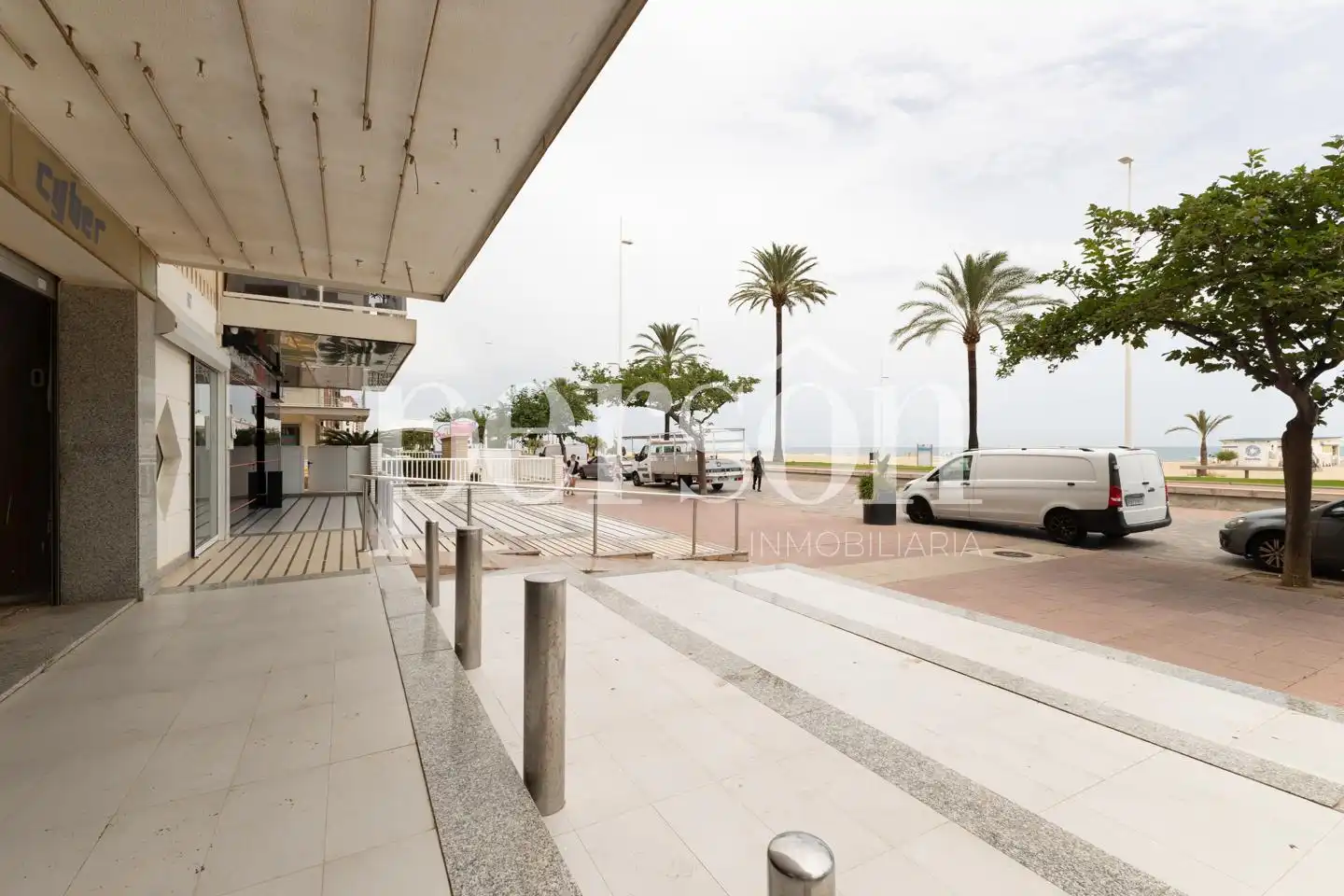 Vista exterior de Local de lloguer en Gandia amb Aire condicionat
