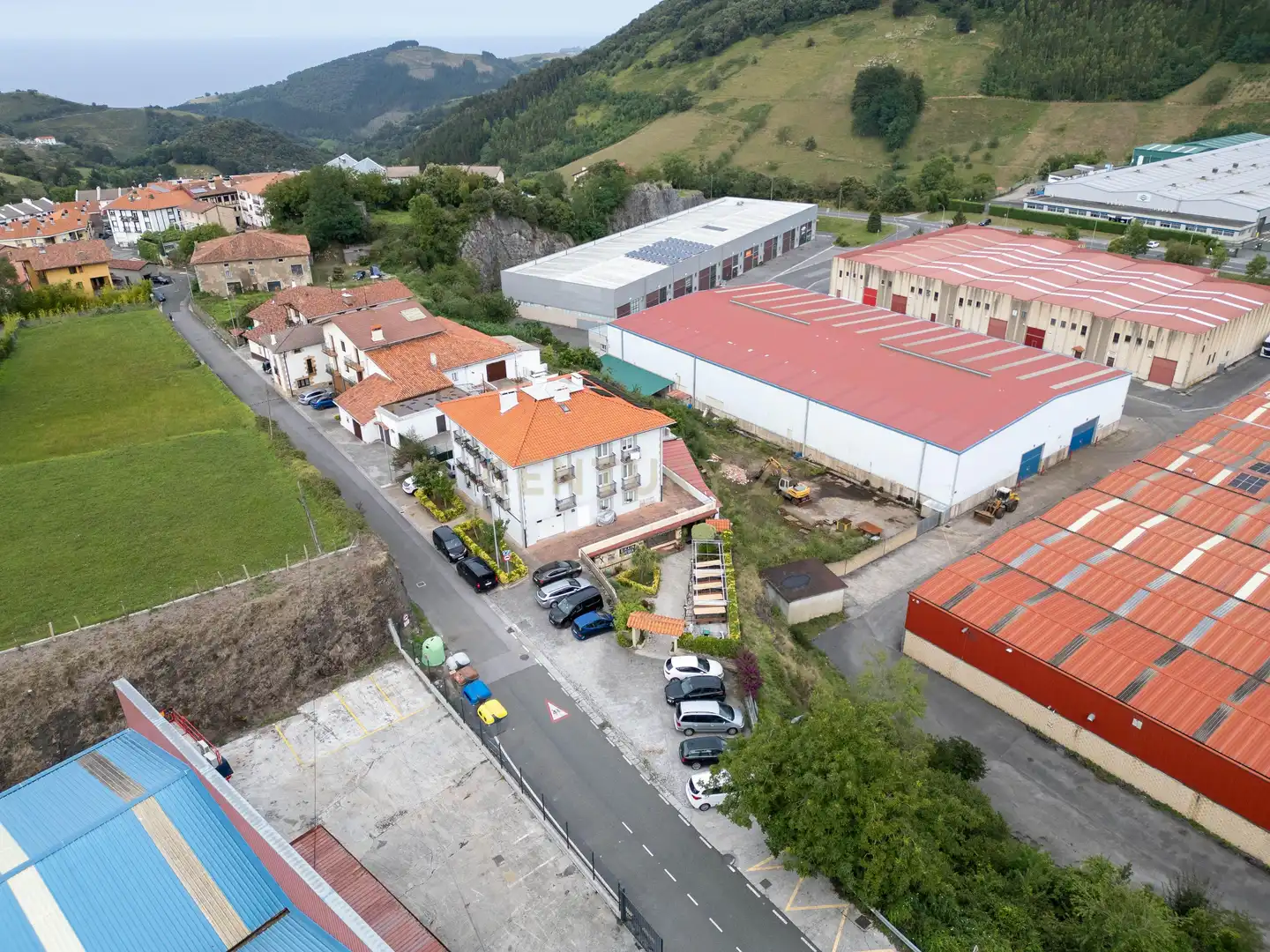 Parking of Commercial properties for sale in Deba  with Air Conditioner