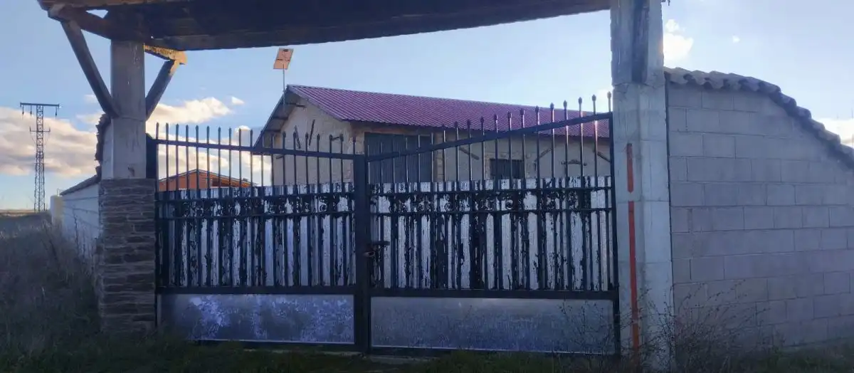 Vista exterior de Finca rústica en venda en Calvarrasa de Arriba