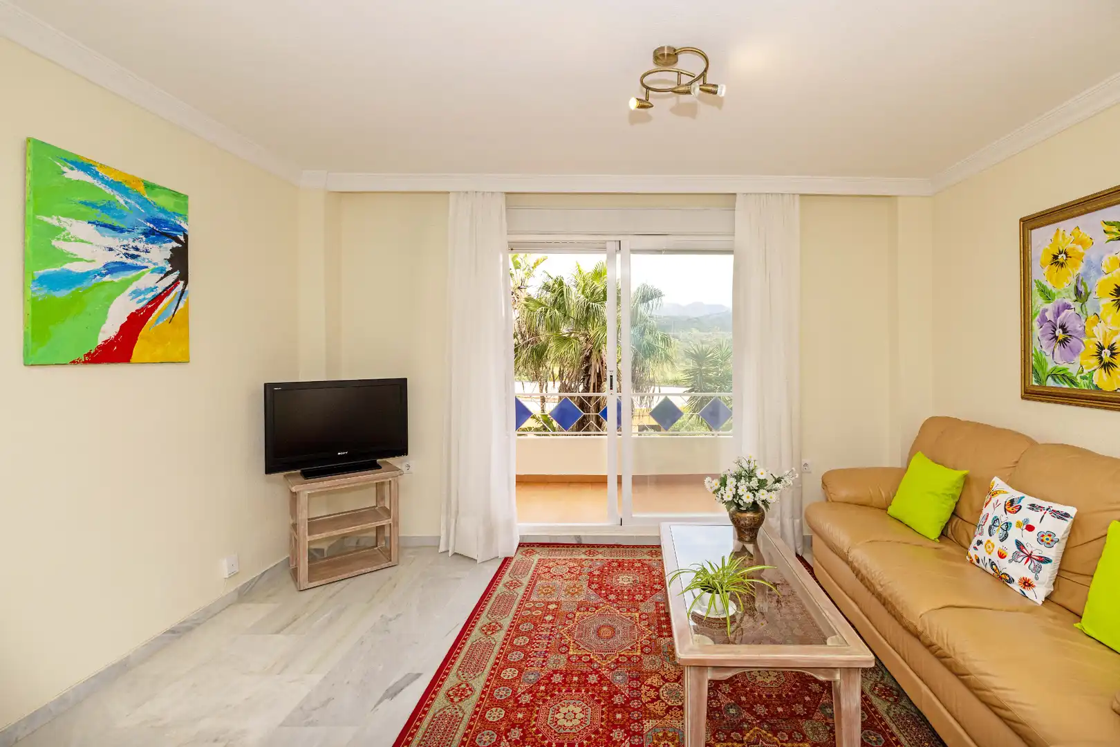Sala d'estar de Apartament en venda en Marbella amb Terrassa i Piscina comunitària