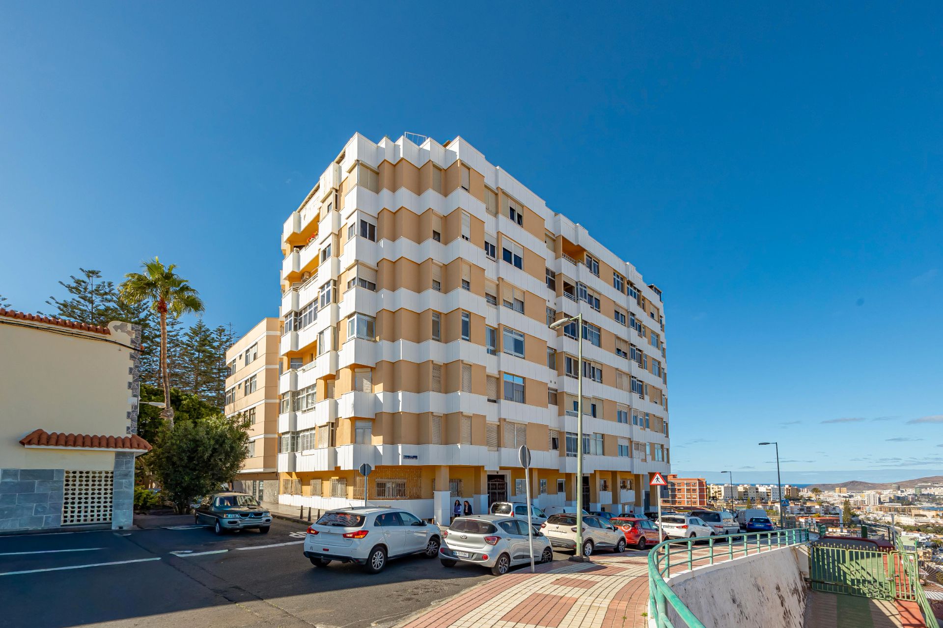 Exterior view of Flat for sale in Las Palmas de Gran Canaria  with Storage room, Furnished and Oven