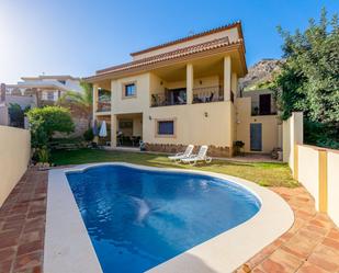 Vista exterior de Casa o xalet en venda en Benalmádena amb Aire condicionat, Calefacció i Jardí privat