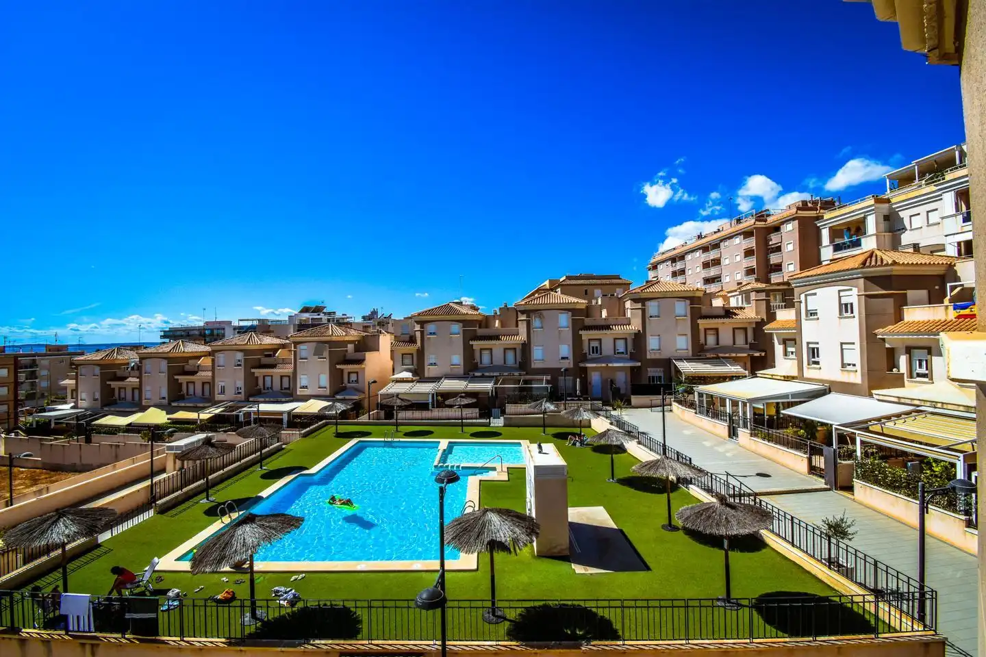 Vista exterior de Casa o chalet en venta en Santa Pola con Terraza, Piscina y Piscina comunitaria