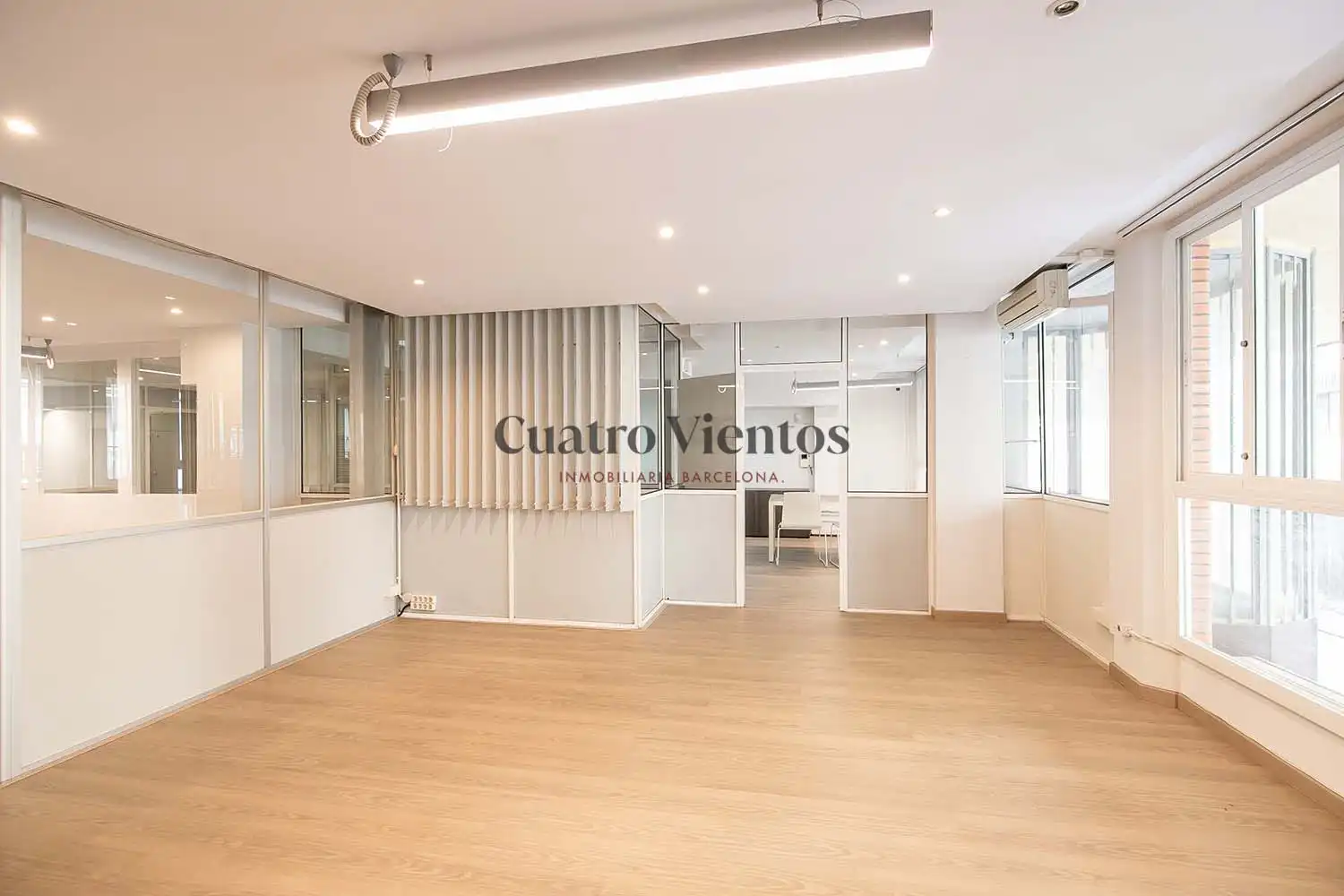 Office for sale in Barcelona  with Air Conditioner and Heating
