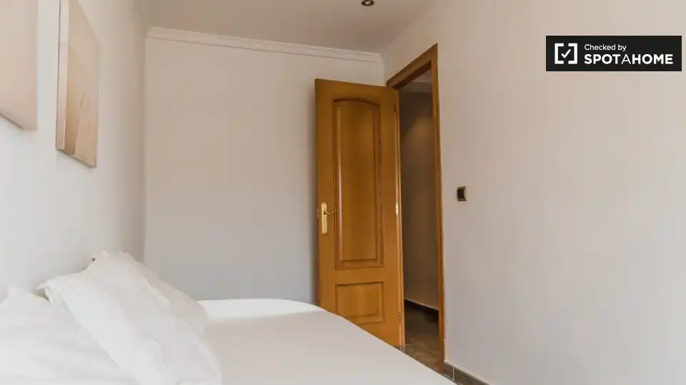 Habitación de Piso de alquiler en Valencia con Aire acondicionado, Calefacción y Amueblado