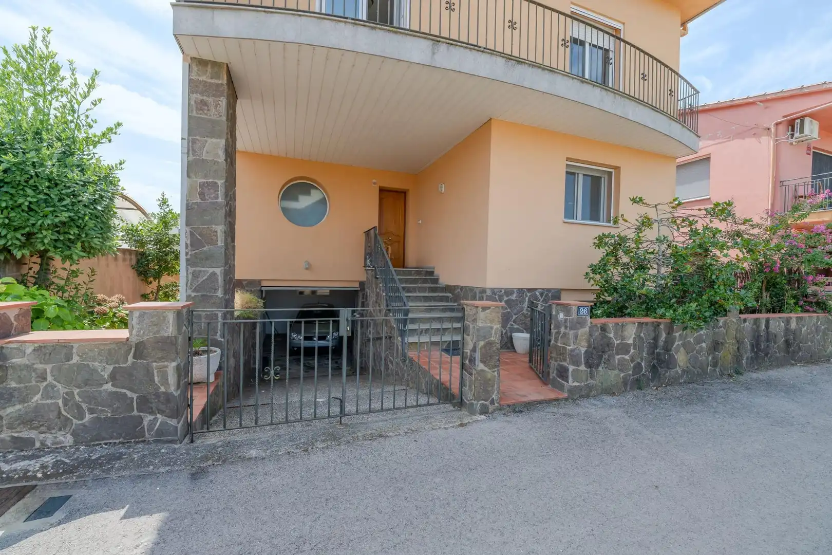 Vista exterior de Casa o xalet en venda en Porqueres amb Calefacció, Jardí privat i Balcó