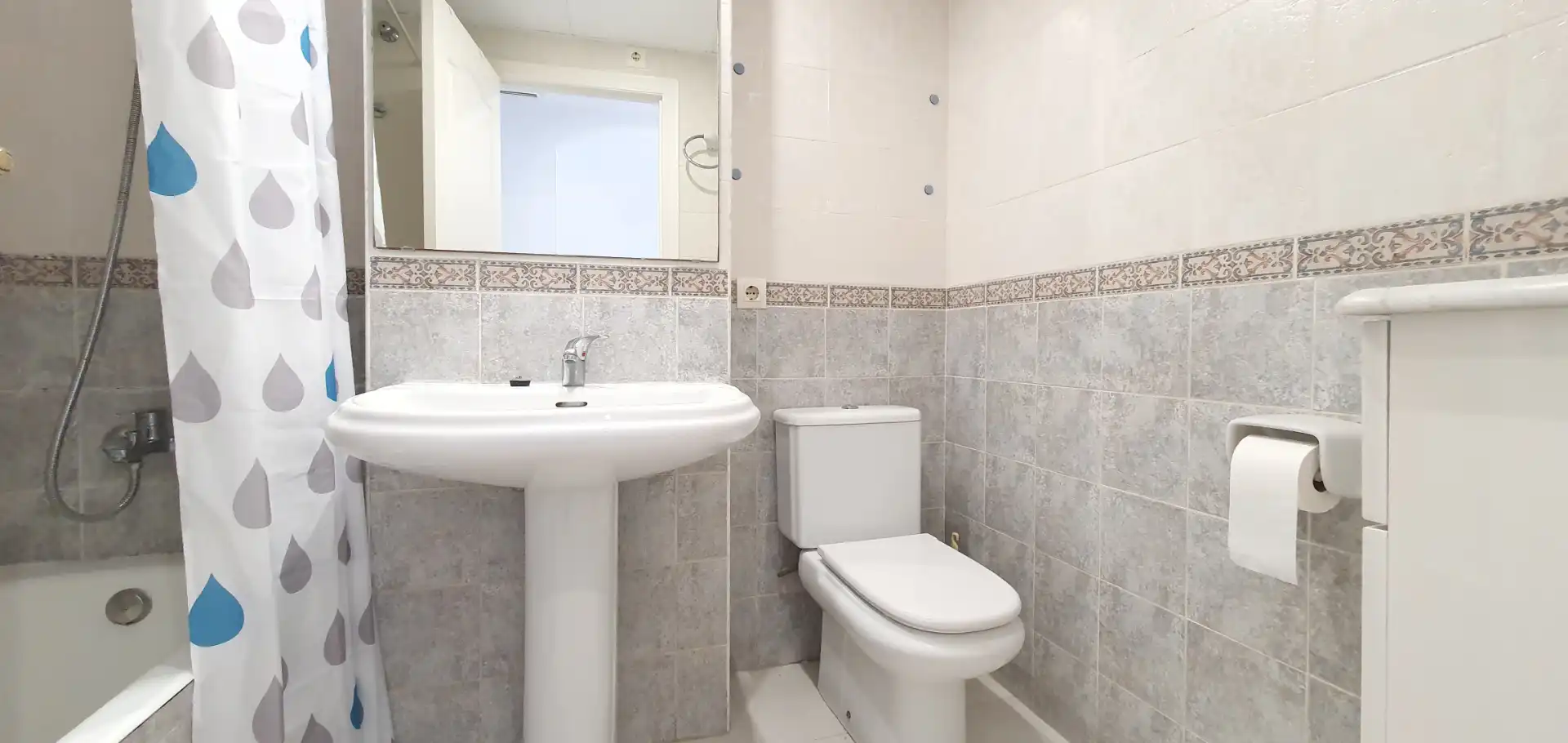 Baño de Apartamento de alquiler en Dénia con Aire acondicionado, Calefacción y Terraza