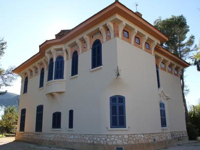 Vista exterior de Casa o xalet en venda en Enguera amb Terrassa