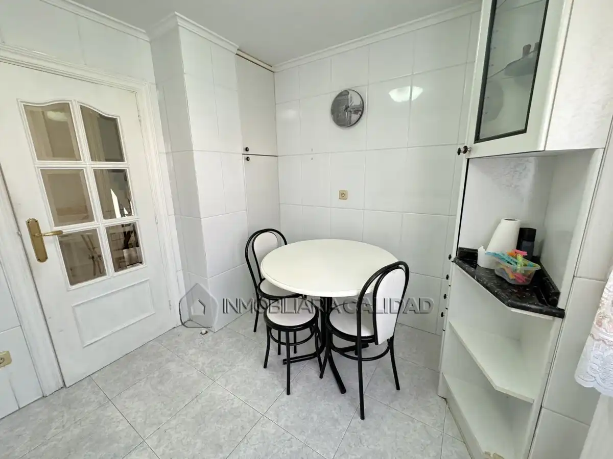 Cocina de Piso de alquiler en Burgos con Calefacción, Terraza y Amueblado