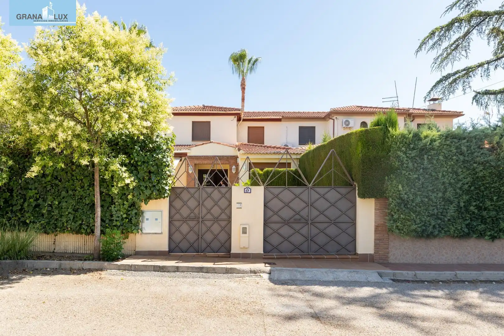 Vista exterior de Casa o xalet en venda en Albolote amb Aire condicionat, Calefacció i Jardí privat