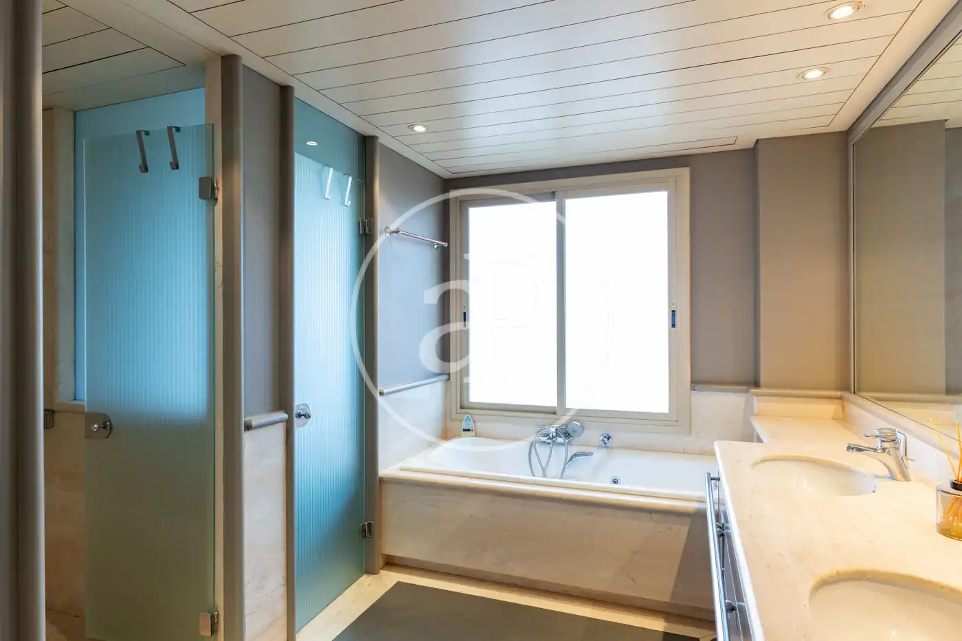 Bathroom of Flat for rent in Barcelona  with Air Conditioner, Heating and Terrace