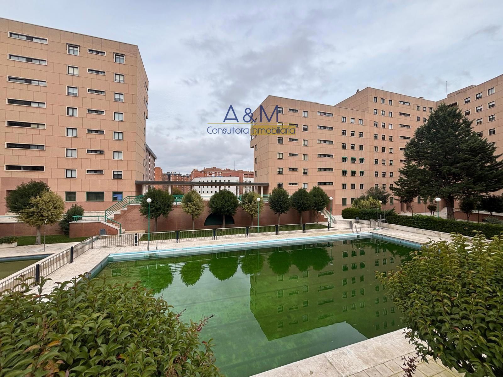Swimming pool of Flat for sale in Valladolid Capital  with Heating, Terrace and Storage room
