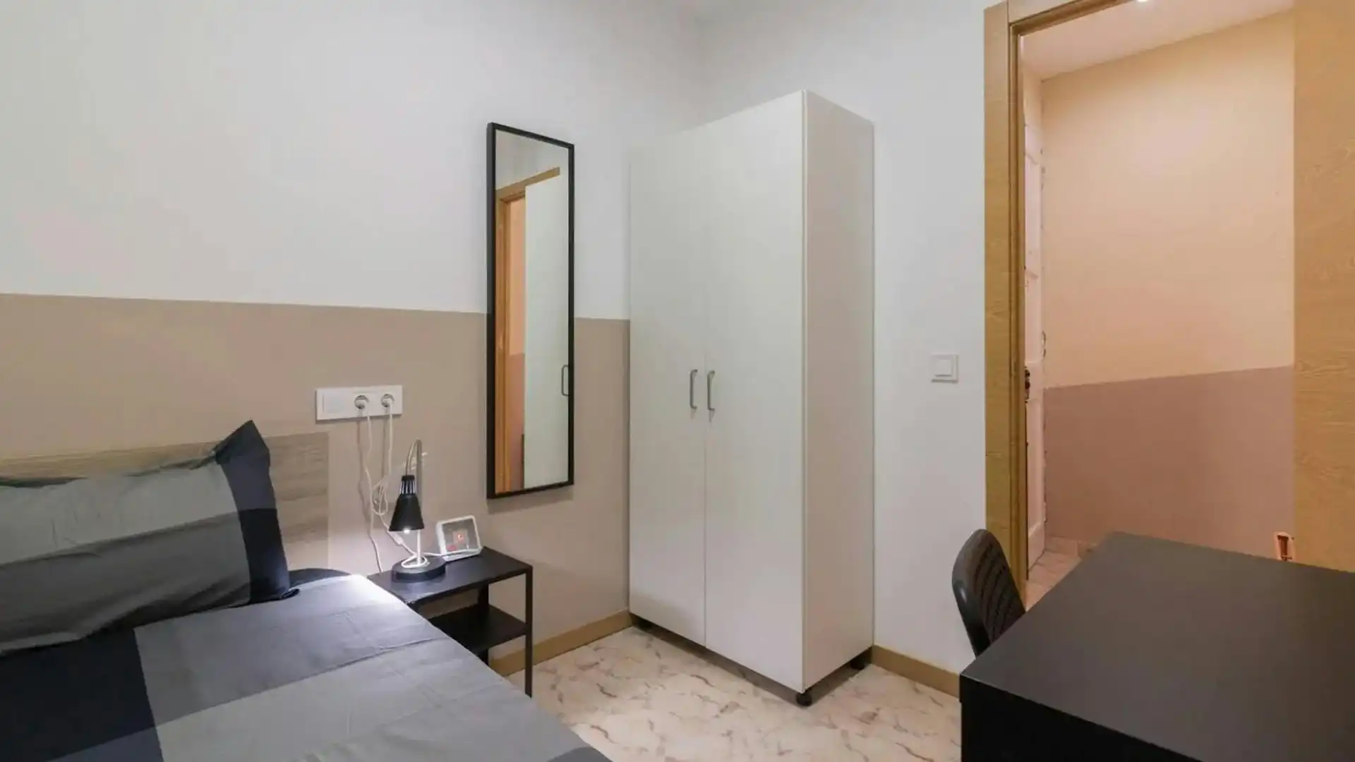 Habitación de Piso para compartir en Barcelona con Amueblado y Lavadora