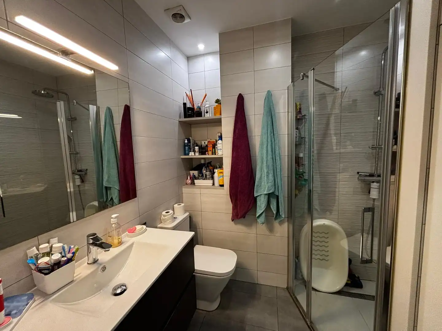 Badezimmer von Wohnung zum Verkauf in Badalona mit Klimaanlage, Heizung und Parkett