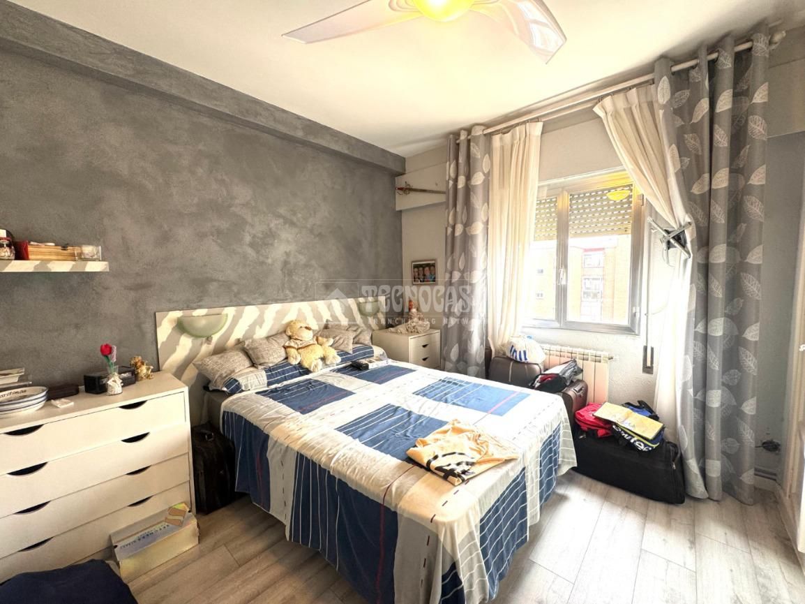 Bedroom of Flat for sale in  Madrid Capital  with Air Conditioner and Heating