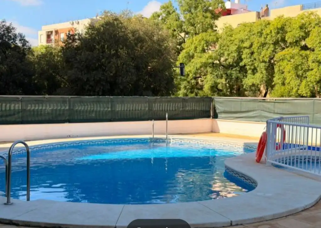 Piscina de Piso en venta en Sevilla con Aire acondicionado, Jardín privado y Terraza