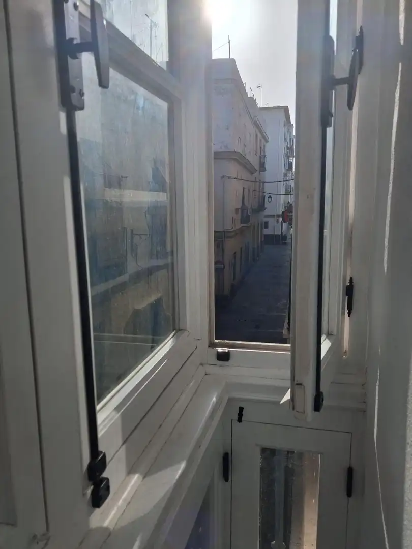 Terrassa de Pis de lloguer en Cádiz amb Moblat i Balcó