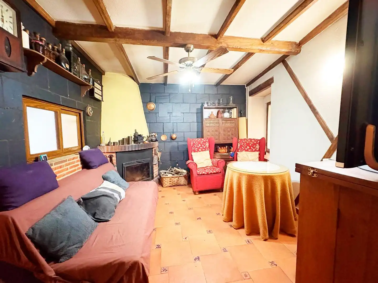 Sala de estar de Casa o chalet en venta en Navarredonda de la Rinconada con Terraza, Trastero y Amueblado