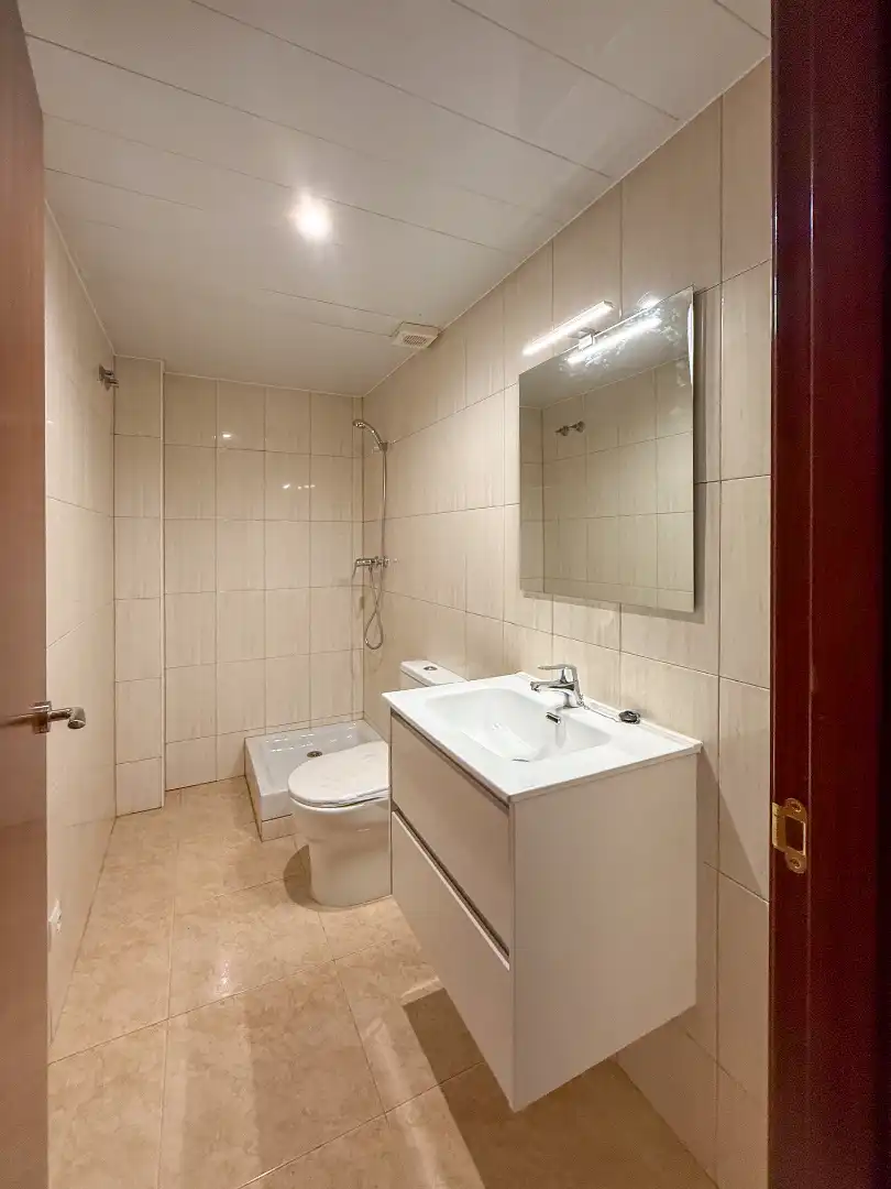 Bathroom of Flat for sale in Palafrugell  with Parquet flooring, Oven and TV