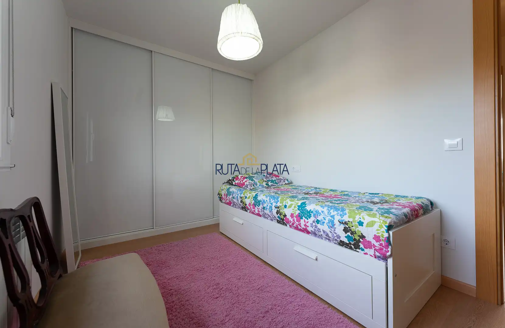 Habitación de Casa adosada en venta en Roales con Calefacción, Jardín privado y Alarma
