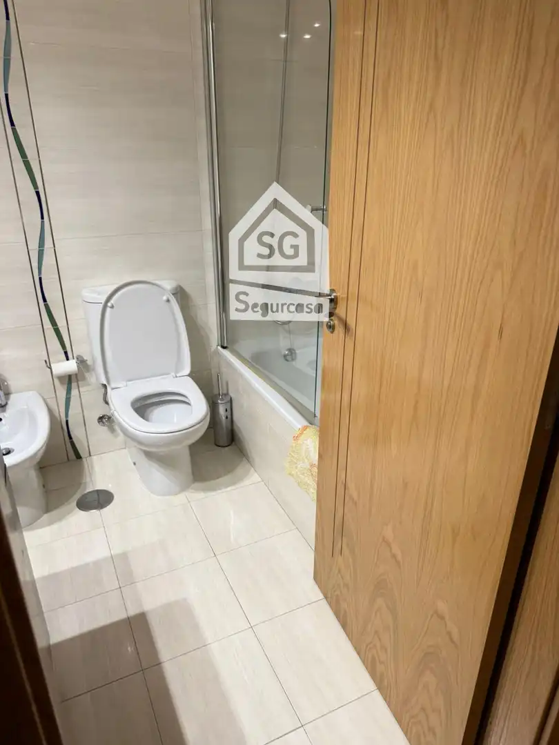 Bathroom of Flat for sale in Ourense Capital   with Heating, Terrace and Storage room