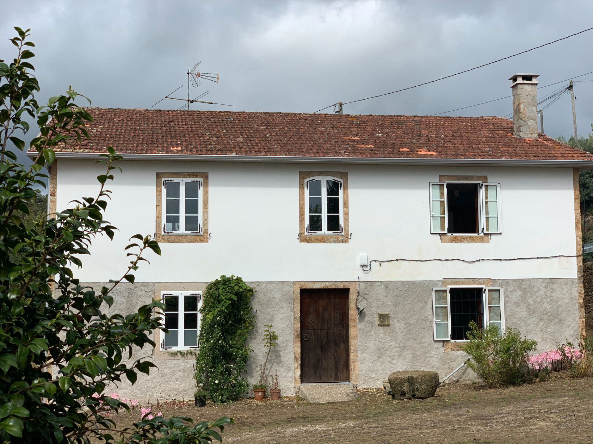 Vista exterior de Casa o xalet en venda en Vedra amb Jardí privat