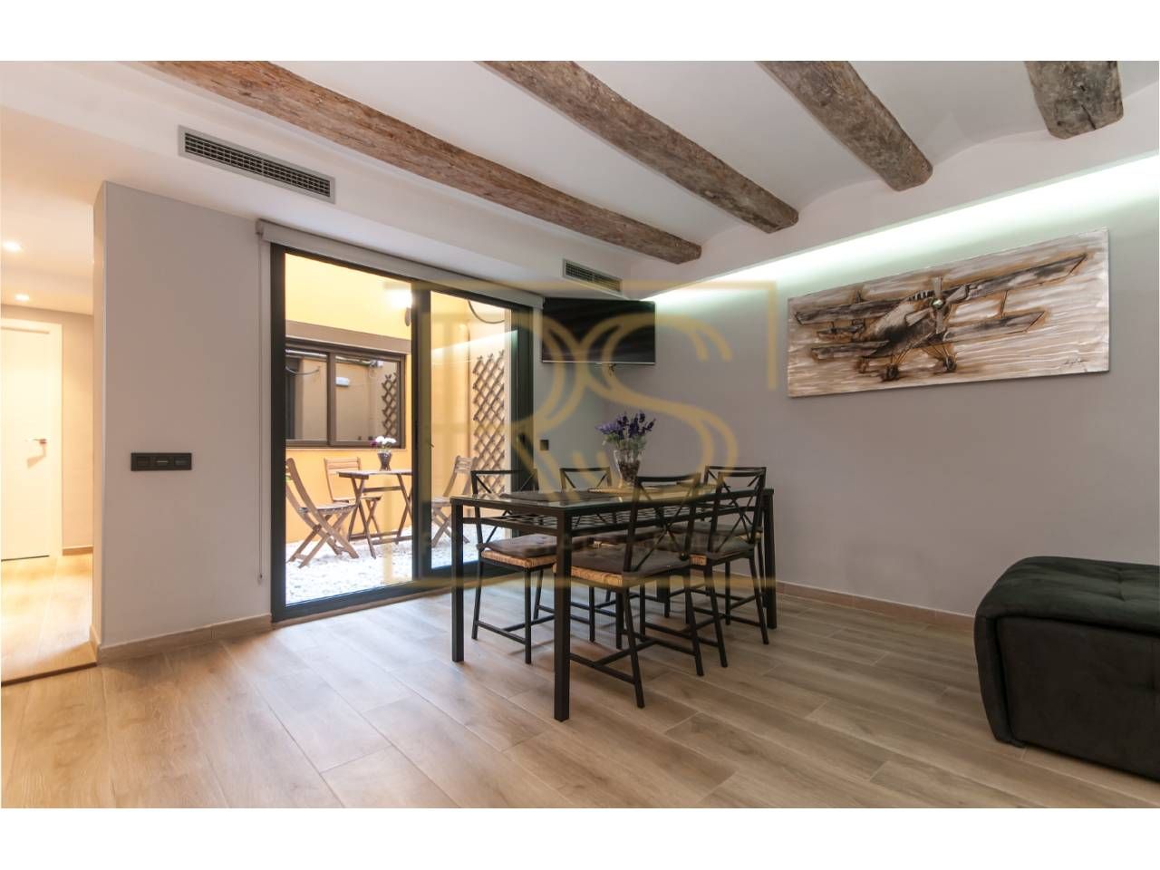 Dining room of Flat to rent in  Barcelona Capital  with Air Conditioner, Heating and Parquet flooring