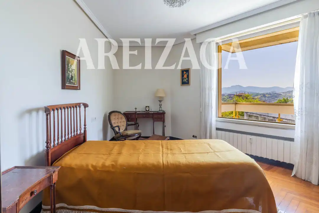 Habitación de Piso en venta en Donostia - San Sebastián  con Calefacción, Terraza y Trastero