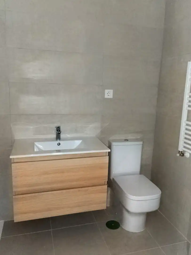 Badezimmer von Wohnung zur Miete in HUCA - La Cadellada