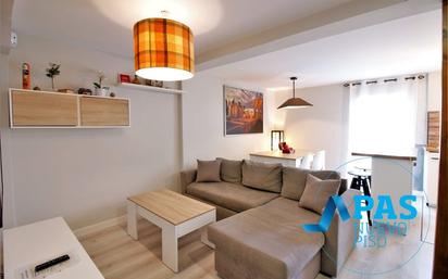 Sala d'estar de Pis en venda en Santander amb Moblat i Balcó