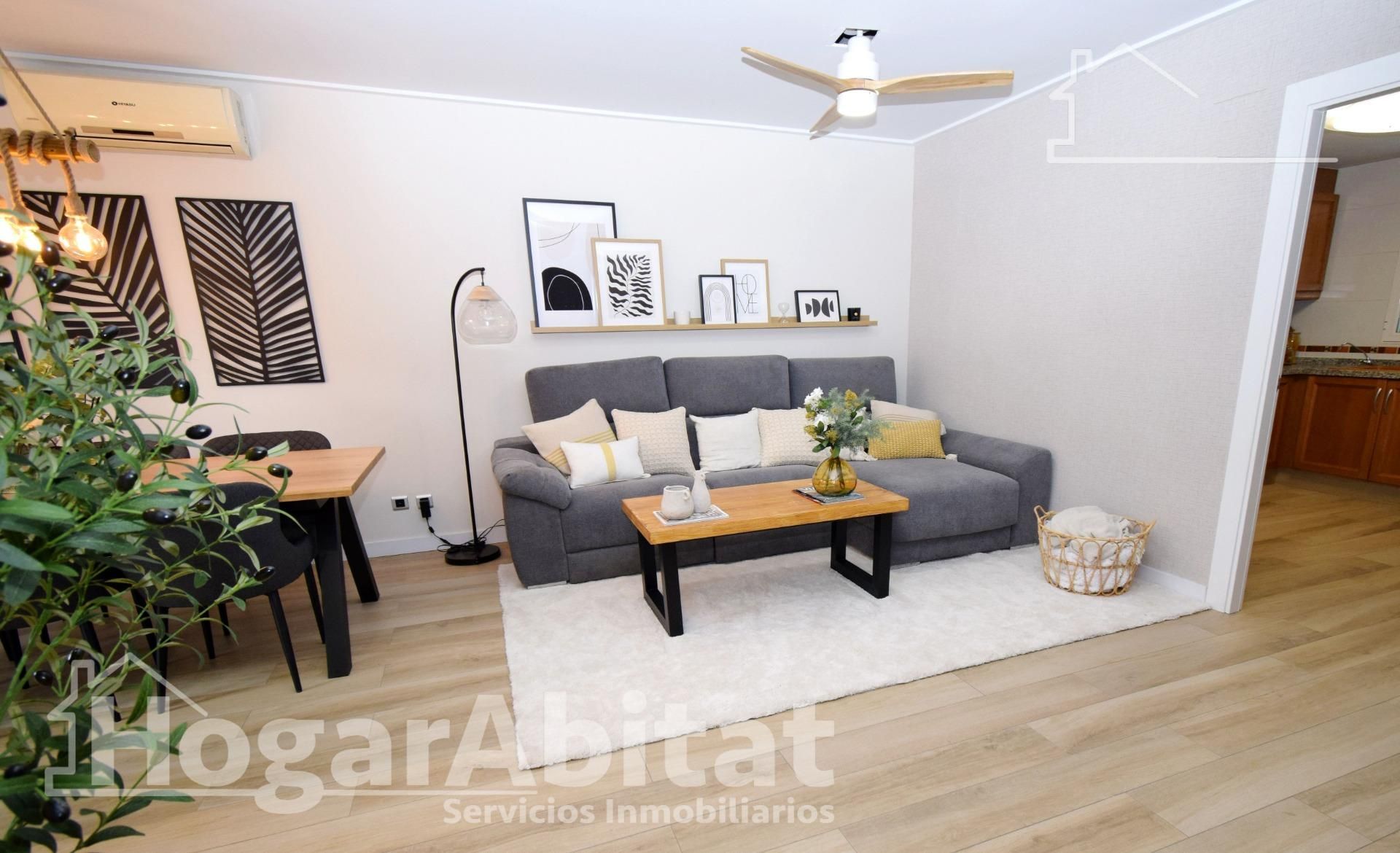 Living room of Flat for sale in Chiva  with Air Conditioner, Terrace and Storage room